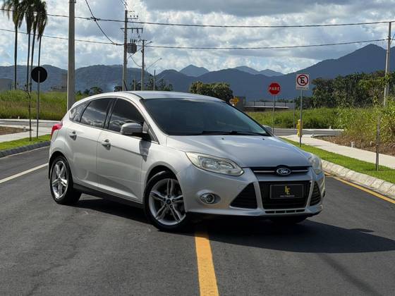 FORD FOCUS 1.6 SE 16V FLEX 4P POWERSHIFT FORD FOCUS 1.6 SE 16V FLEX 4P POWERSHIFT